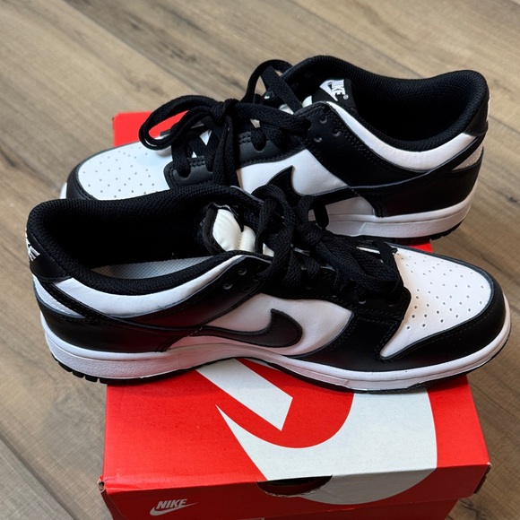 Nike Dunk Boys 7Y Black and White LIKE NEW - Picture 5 of 10